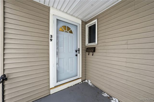 39 Hartford Road, Amherst, NY 14226