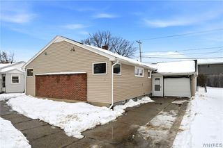 39 Hartford Road, Amherst, NY 14226