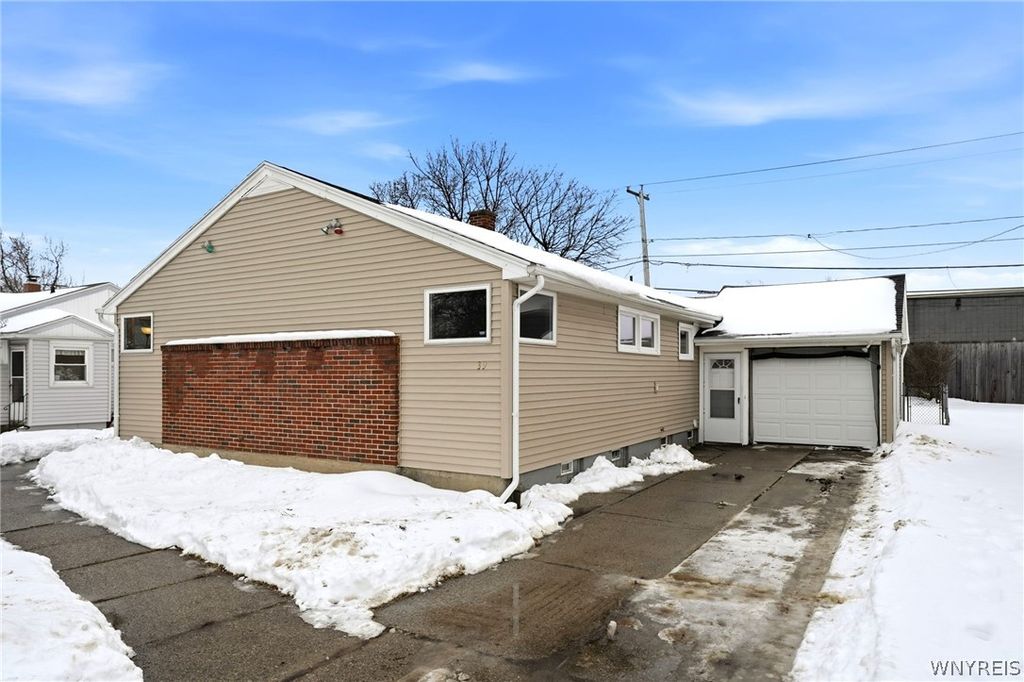 39 Hartford Road, Amherst, NY 14226