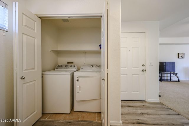 7401 W ARROWHEAD CLUBHOUSE Drive 2047, Glendale, AZ 85308