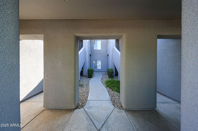 7401 W ARROWHEAD CLUBHOUSE Drive 2047, Glendale, AZ 85308