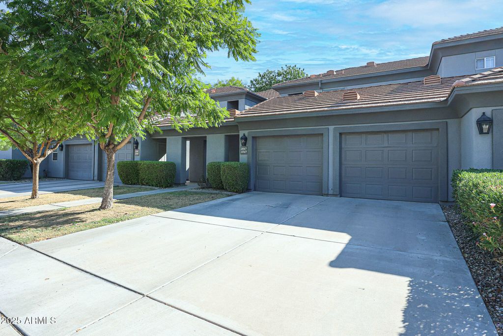 7401 W ARROWHEAD CLUBHOUSE Drive 2047, Glendale, AZ 85308