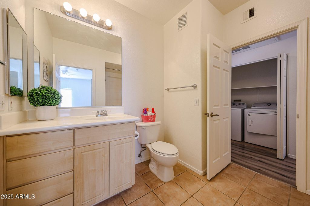 7401 W ARROWHEAD CLUBHOUSE Drive 2047, Glendale, AZ 85308 — photo 5