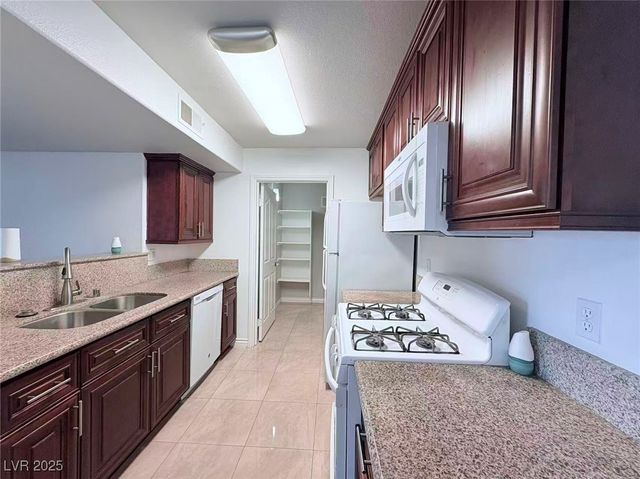 7885 West Flamingo Road 1113, Las Vegas, NV 89147