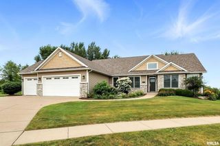 7 Redstone Court, Le Claire, IA 52753