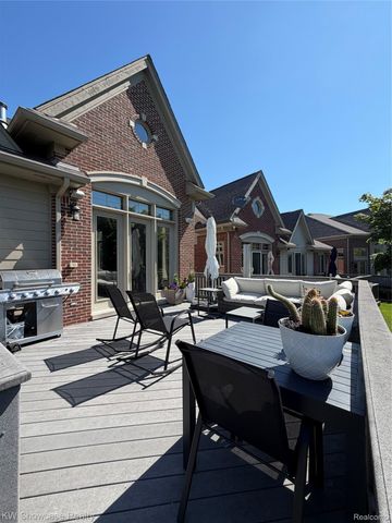 5608 Pembrooke Crossing, West Bloomfield Charter Township, MI 48322