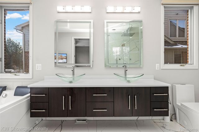 5608 Pembrooke Crossing, West Bloomfield Charter Township, MI 48322