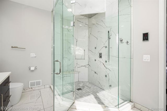 5608 Pembrooke Crossing, West Bloomfield Charter Township, MI 48322