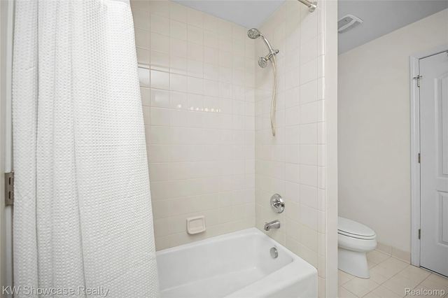 5608 Pembrooke Crossing, West Bloomfield Charter Township, MI 48322