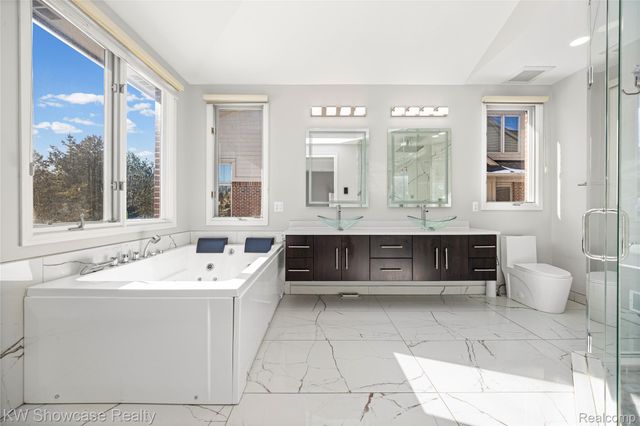 5608 Pembrooke Crossing, West Bloomfield Charter Township, MI 48322