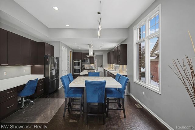 5608 Pembrooke Crossing, West Bloomfield Charter Township, MI 48322