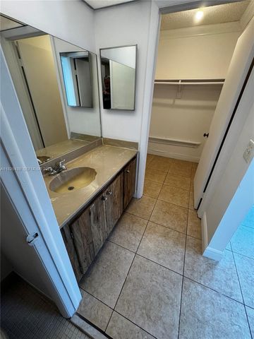 10875 SW 112th Avenue 206, Miami, FL 33176