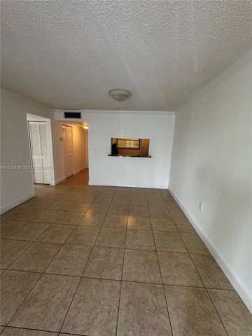 10875 SW 112th Avenue 206, Miami, FL 33176