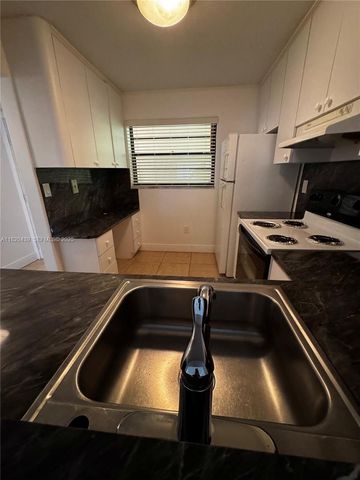 10875 SW 112th Avenue 206, Miami, FL 33176