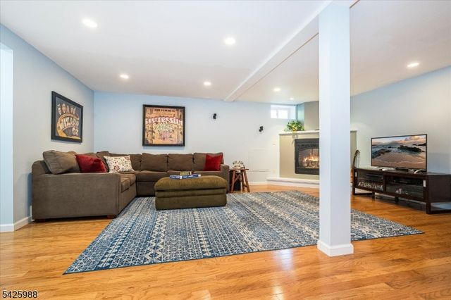 107 Main St, Glen Rock Boro, NJ 07452