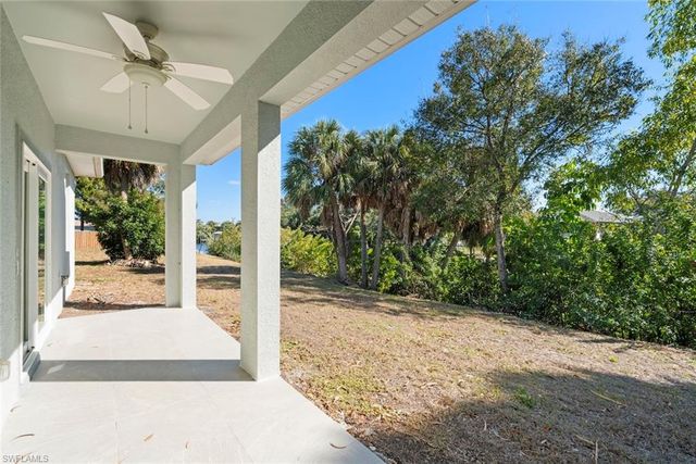 897 Iris DR, North Fort Myers, FL 33903