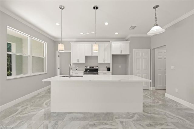 897 Iris DR, North Fort Myers, FL 33903