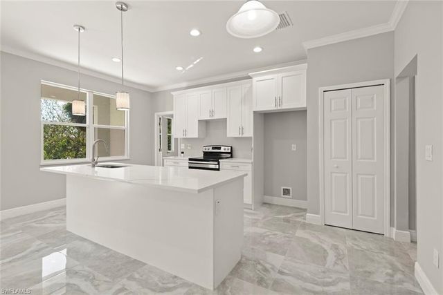 897 Iris DR, North Fort Myers, FL 33903