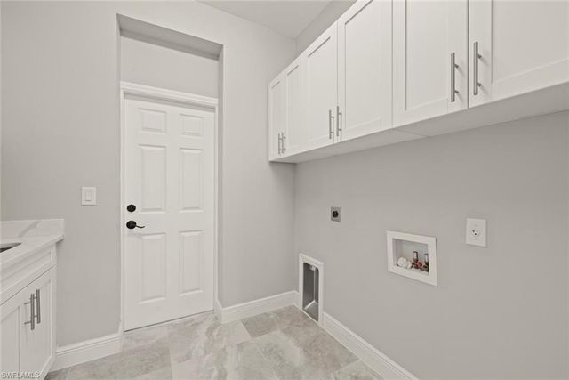 897 Iris DR, North Fort Myers, FL 33903