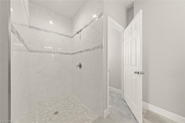 897 Iris DR, North Fort Myers, FL 33903