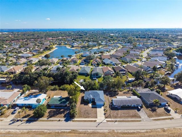 897 Iris DR, North Fort Myers, FL 33903