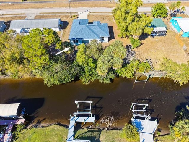 897 Iris DR, North Fort Myers, FL 33903