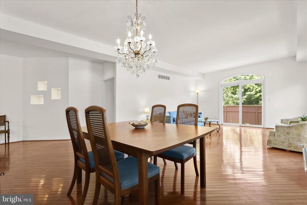 Image 9 of property listing at 320 CHALK HILL DR, Baltimore, MD 21208