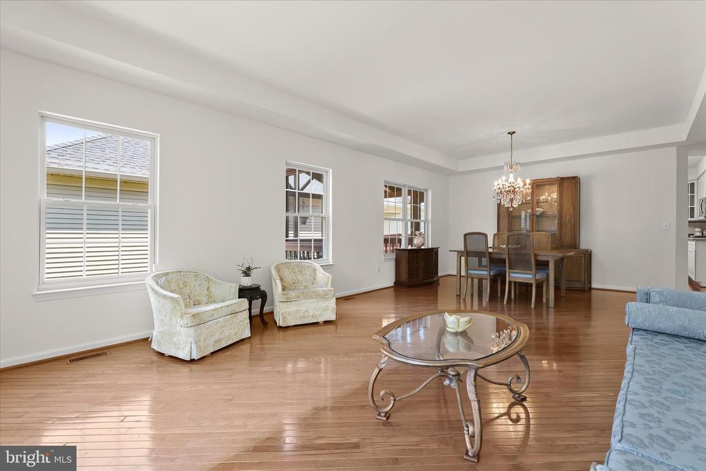 Image 14 of property listing at 320 CHALK HILL DR, Baltimore, MD 21208