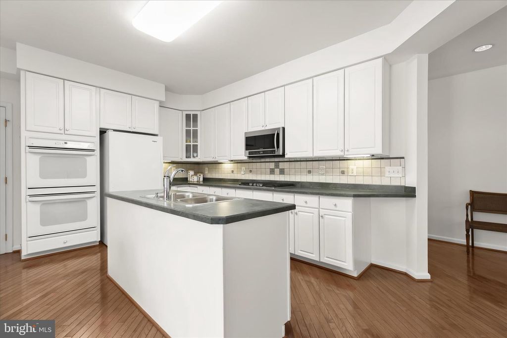Image 17 of property listing at 320 CHALK HILL DR, Baltimore, MD 21208