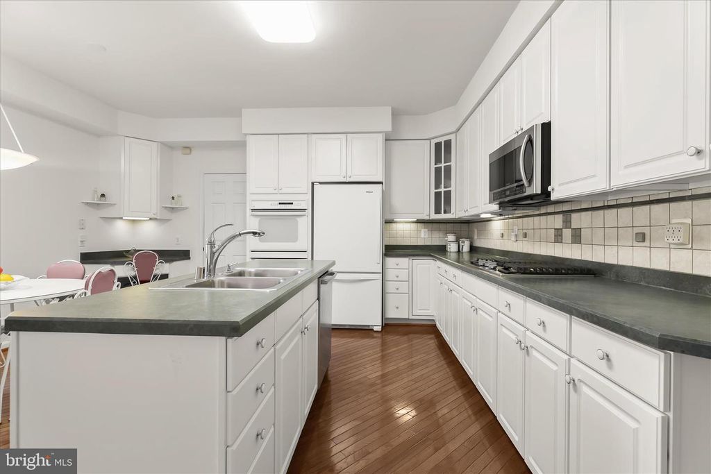 Image 18 of property listing at 320 CHALK HILL DR, Baltimore, MD 21208
