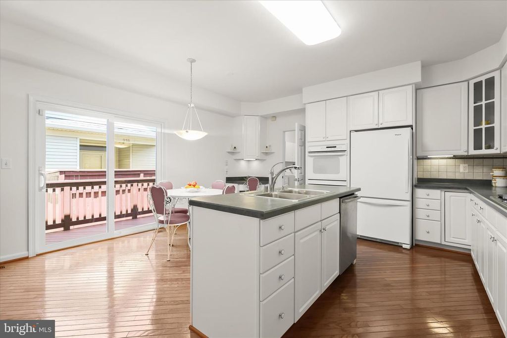 Image 19 of property listing at 320 CHALK HILL DR, Baltimore, MD 21208