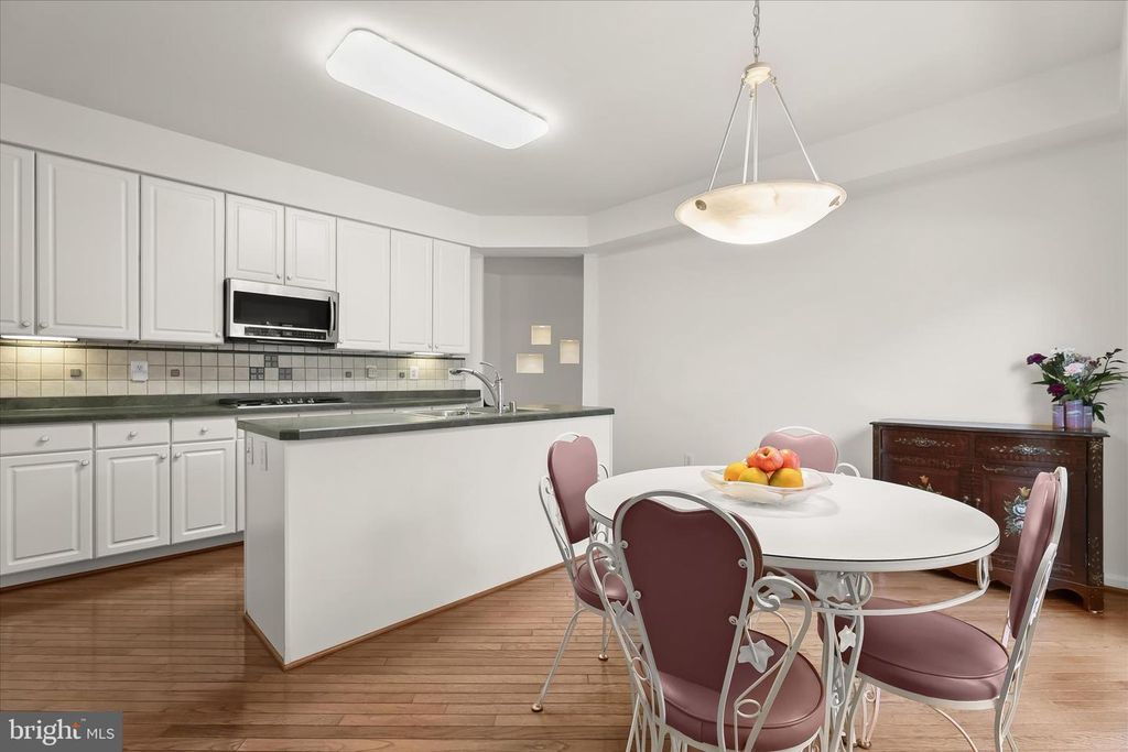 Image 23 of property listing at 320 CHALK HILL DR, Baltimore, MD 21208