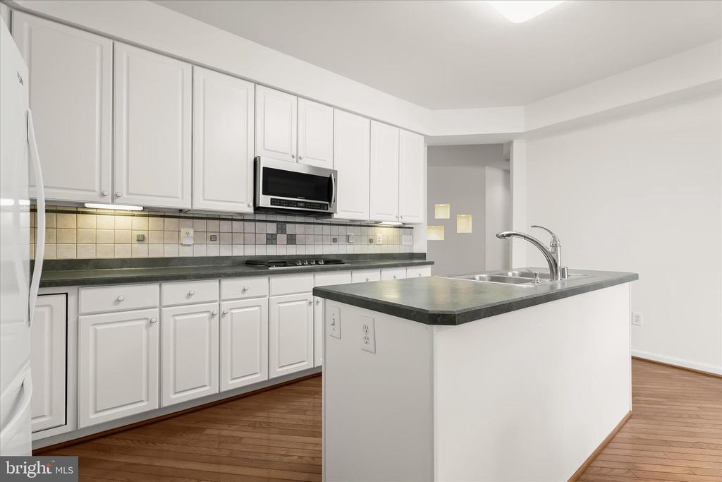 Image 24 of property listing at 320 CHALK HILL DR, Baltimore, MD 21208
