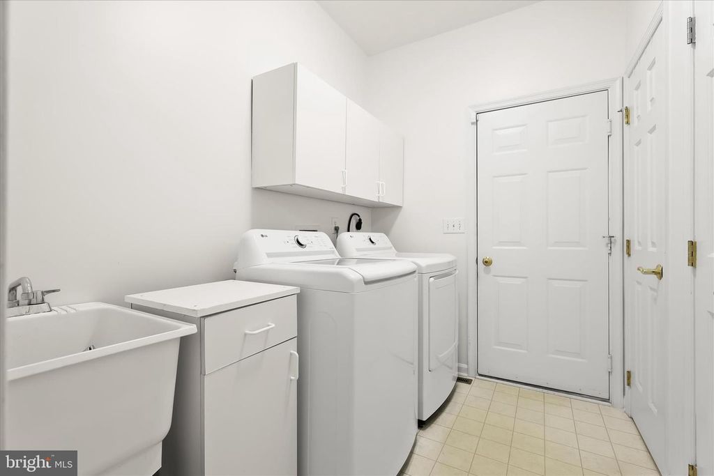 Image 26 of property listing at 320 CHALK HILL DR, Baltimore, MD 21208