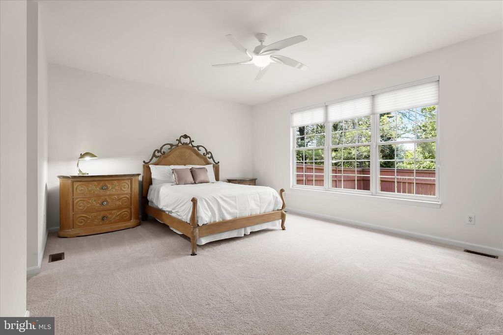 Image 27 of property listing at 320 CHALK HILL DR, Baltimore, MD 21208