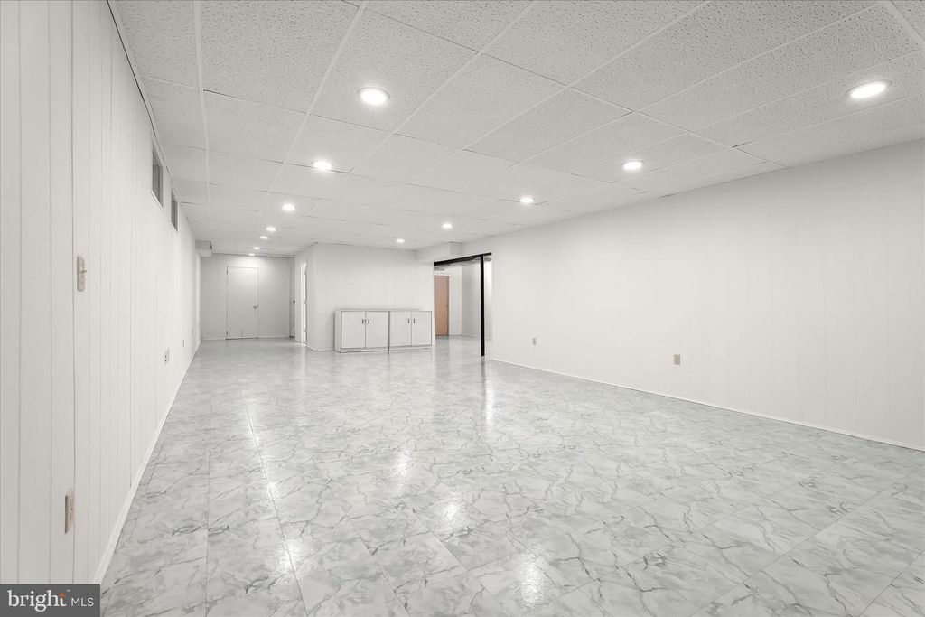 Image 41 of property listing at 320 CHALK HILL DR, Baltimore, MD 21208
