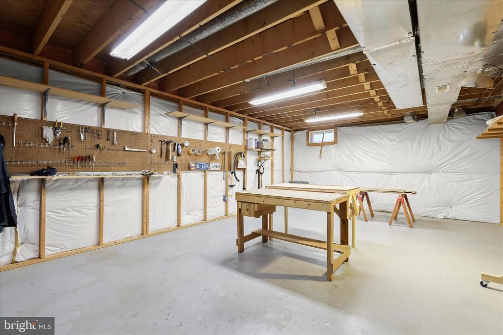 Image 43 of property listing at 320 CHALK HILL DR, Baltimore, MD 21208