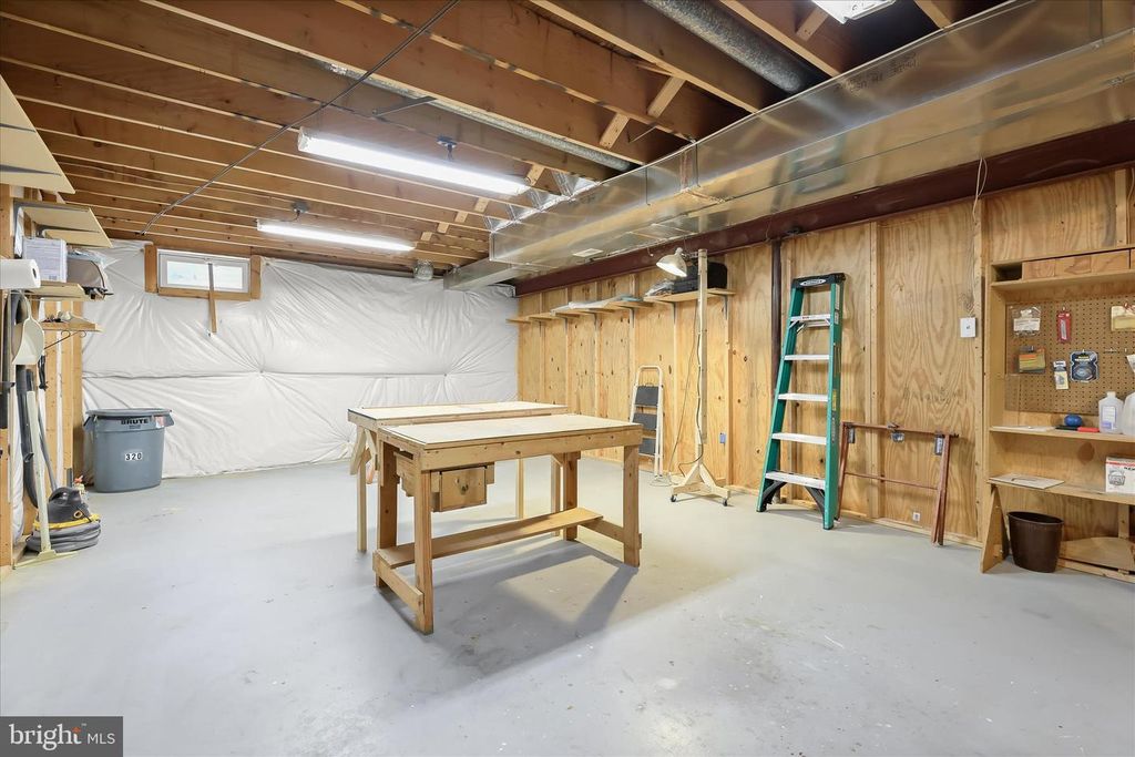 Image 44 of property listing at 320 CHALK HILL DR, Baltimore, MD 21208