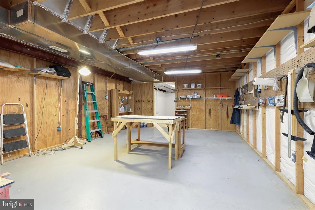 Image 45 of property listing at 320 CHALK HILL DR, Baltimore, MD 21208