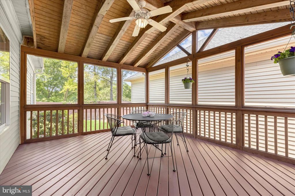 Image 47 of property listing at 320 CHALK HILL DR, Baltimore, MD 21208