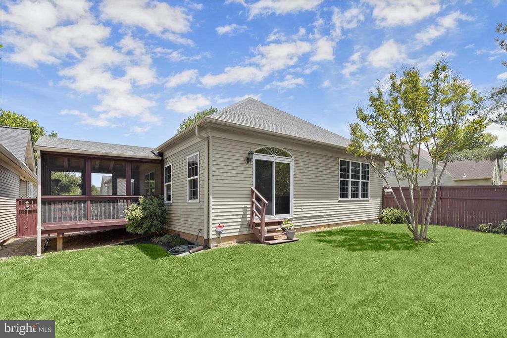 Image 50 of property listing at 320 CHALK HILL DR, Baltimore, MD 21208
