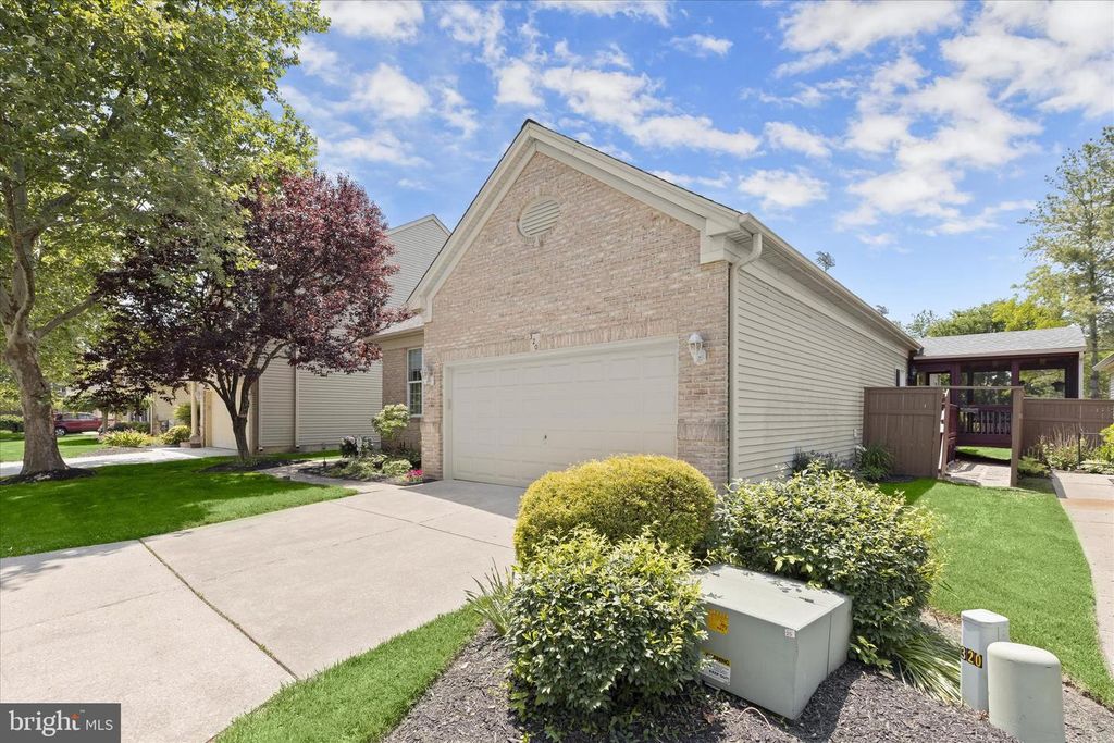 Image 54 of property listing at 320 CHALK HILL DR, Baltimore, MD 21208