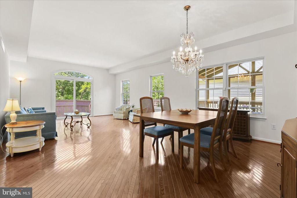 Image 6 of property listing at 320 CHALK HILL DR, Baltimore, MD 21208