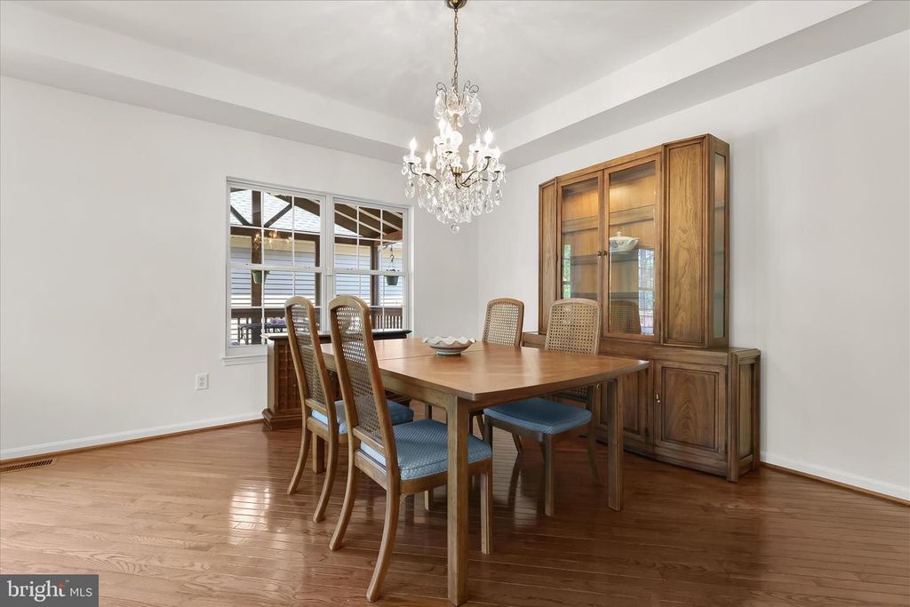 Image 7 of property listing at 320 CHALK HILL DR, Baltimore, MD 21208