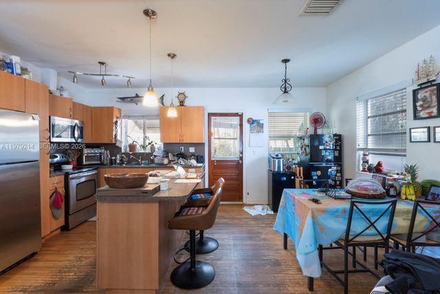 2710 SW 28th Ct, Miami, FL 33133