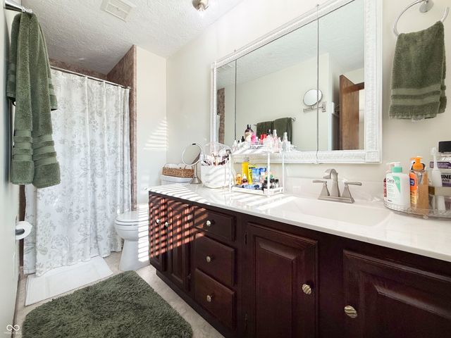 1020 Monteray Road, Greenwood, IN 46143