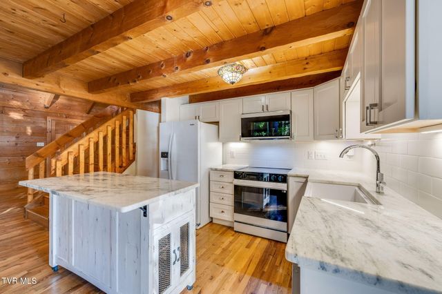 285 Allison Cove Trail, Piney Flats, TN 37686