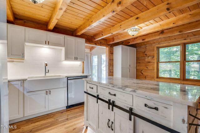 285 Allison Cove Trail, Piney Flats, TN 37686