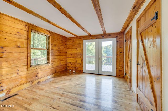 285 Allison Cove Trail, Piney Flats, TN 37686