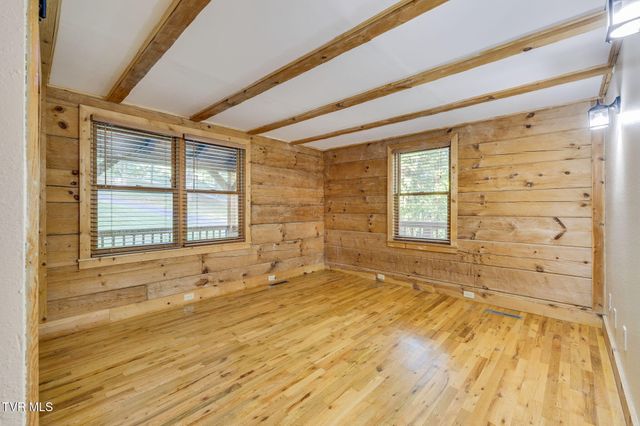 285 Allison Cove Trail, Piney Flats, TN 37686